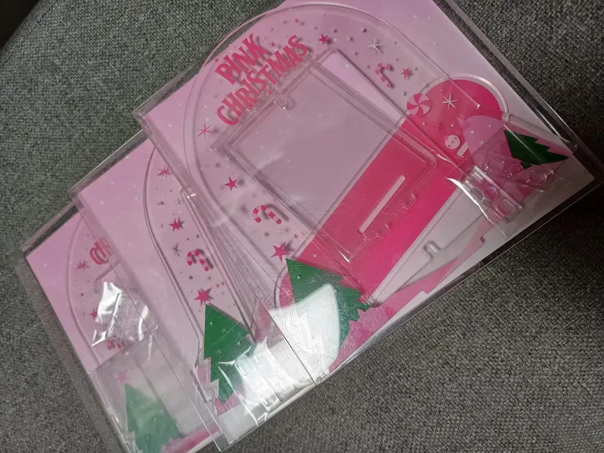 Pink Christmas acrylic Turning Stand Holder (Photocard X)