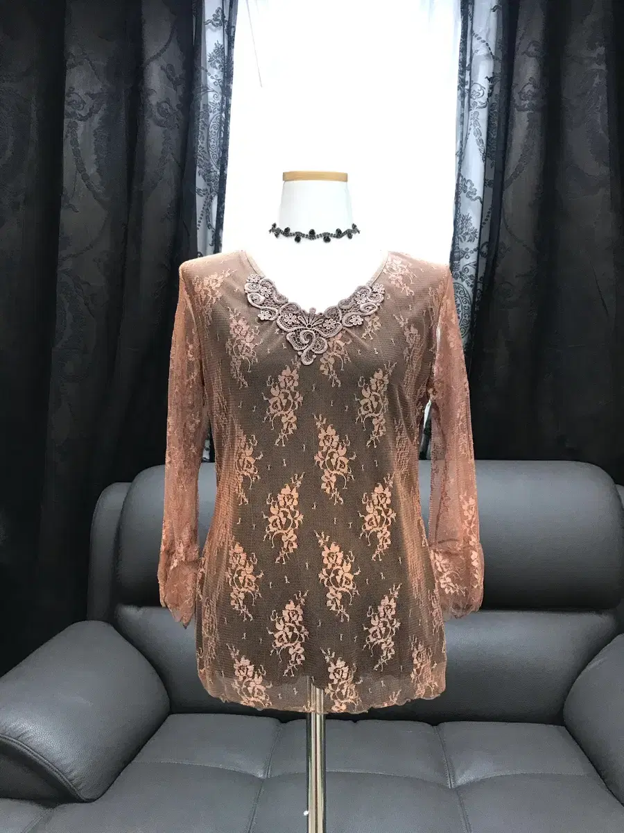 Vintage lace see-through V-neck tee