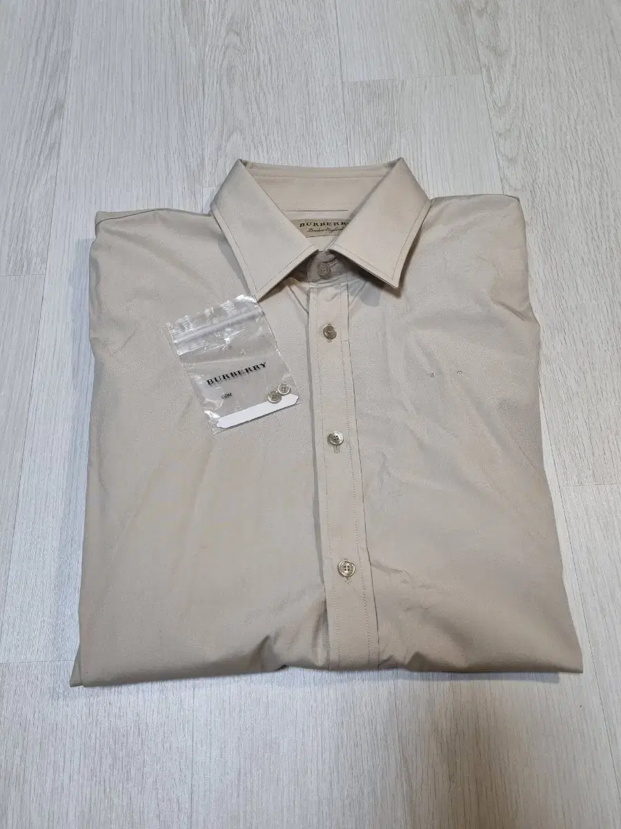 [New, Used] Burberry shirt size 90-95