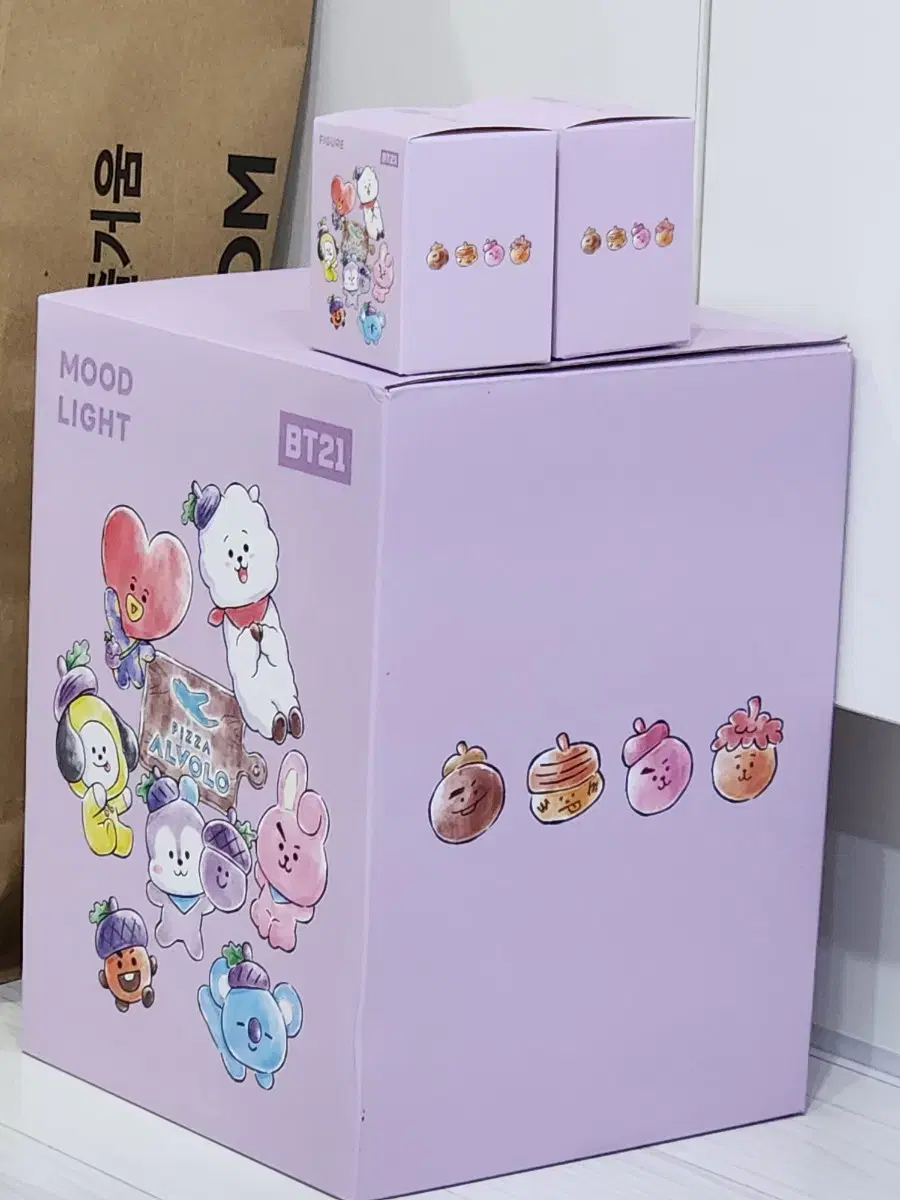 BT21x피자알볼로 무드등 팝니다(피규어있음)