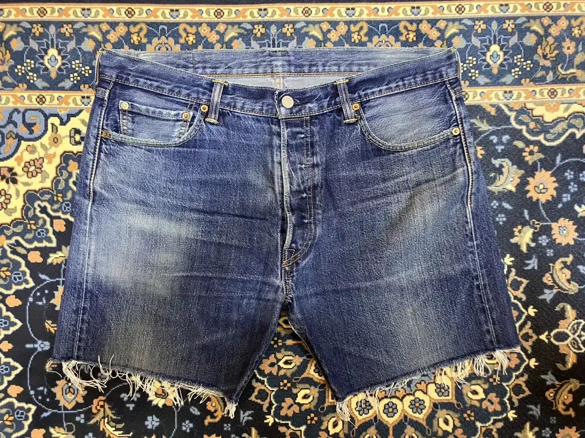 00s Levi's 501 Cutoff Denim Shorts