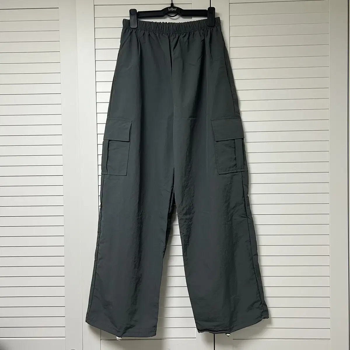 New) Charcoal scratch-banded cargo pants with inseam string joggers