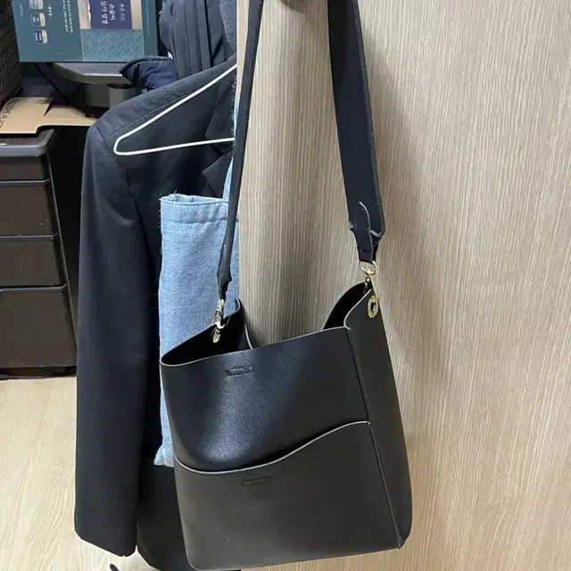 shoulder bag