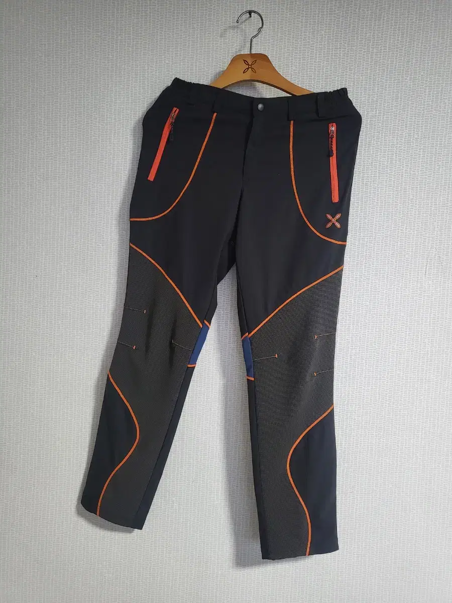 Monchura Two-Tone