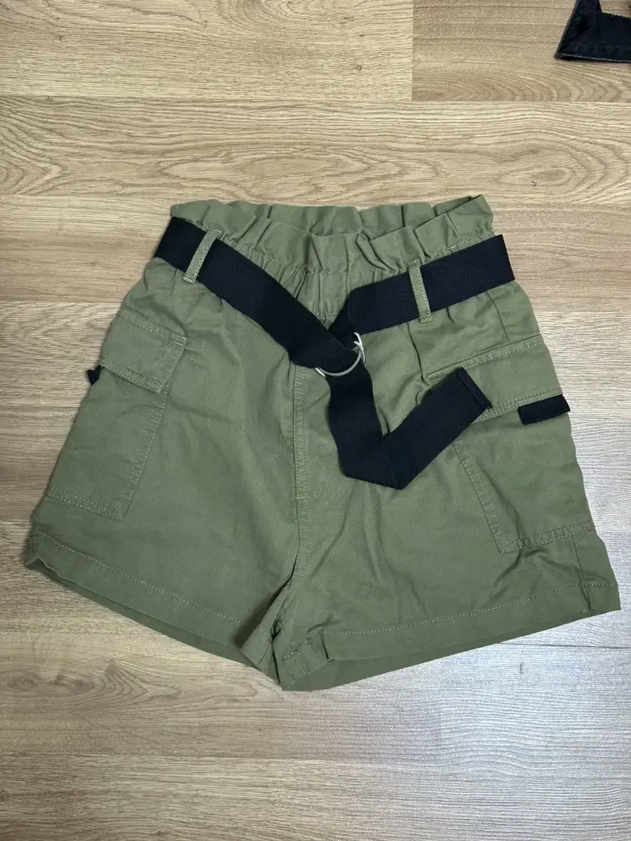 H&M Khaki Cargo Pants High-Waisted Hotpants Size 34