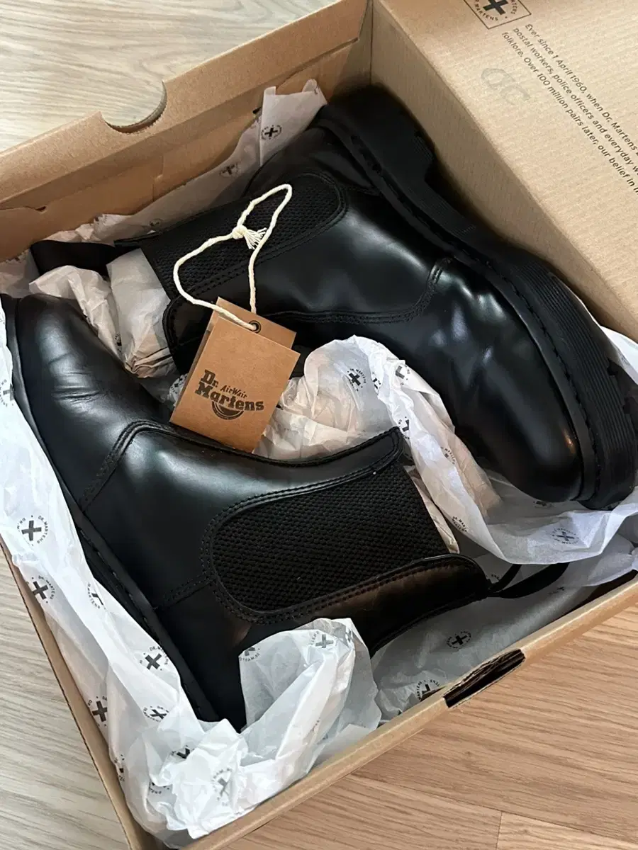 Dr. Martens Chelsea (w/ BTS)Mono 260