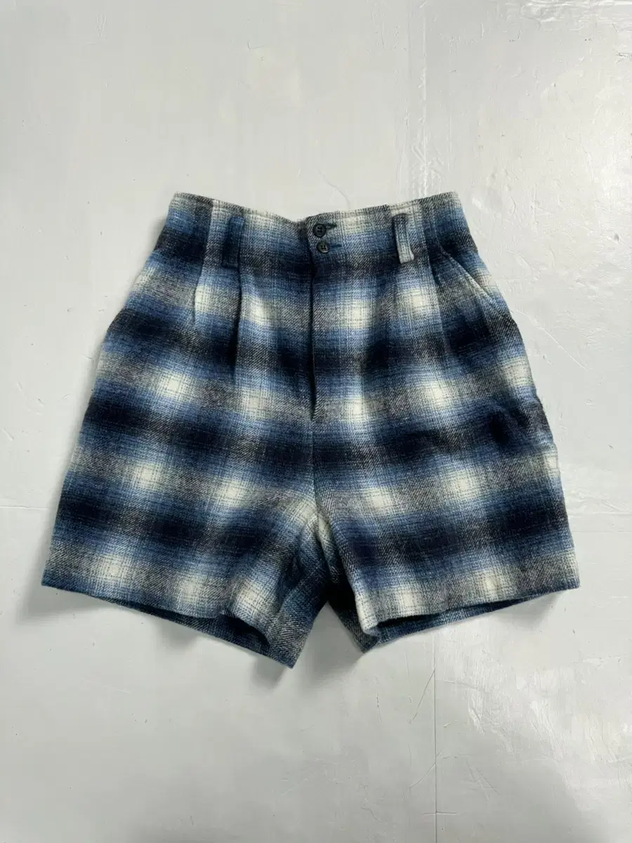 vintage two-tuck ombre wool check shorts