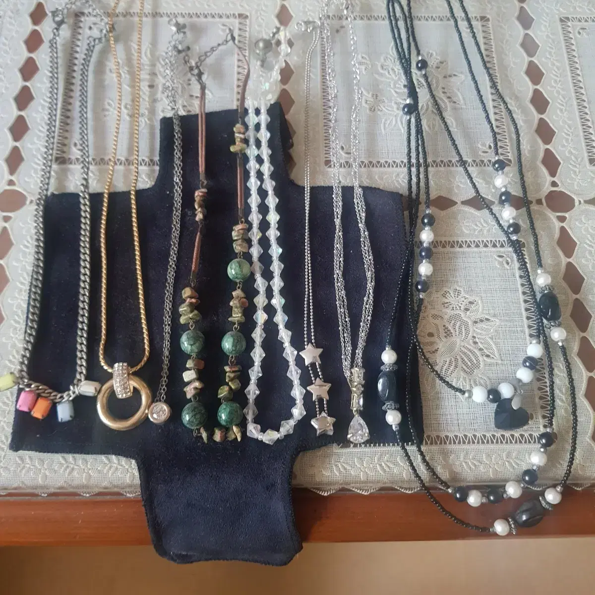 Organizing necklaces, including krystal gemstones