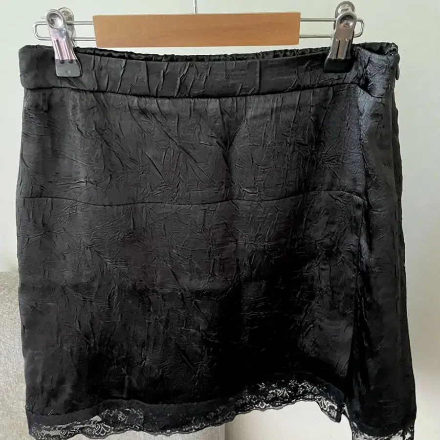 보카바카 스커트 Satin Lace Mini Skirt Black