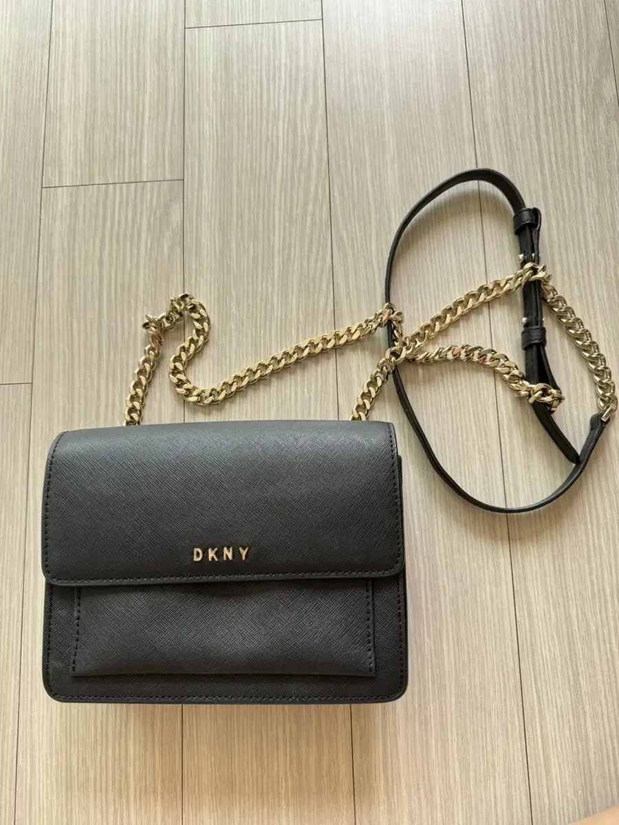 DKNY 가방 팔아요