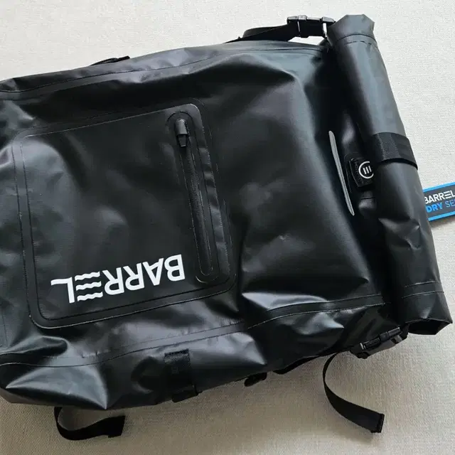 배럴 (BARREL) DRY BACKPACK 팝니다.