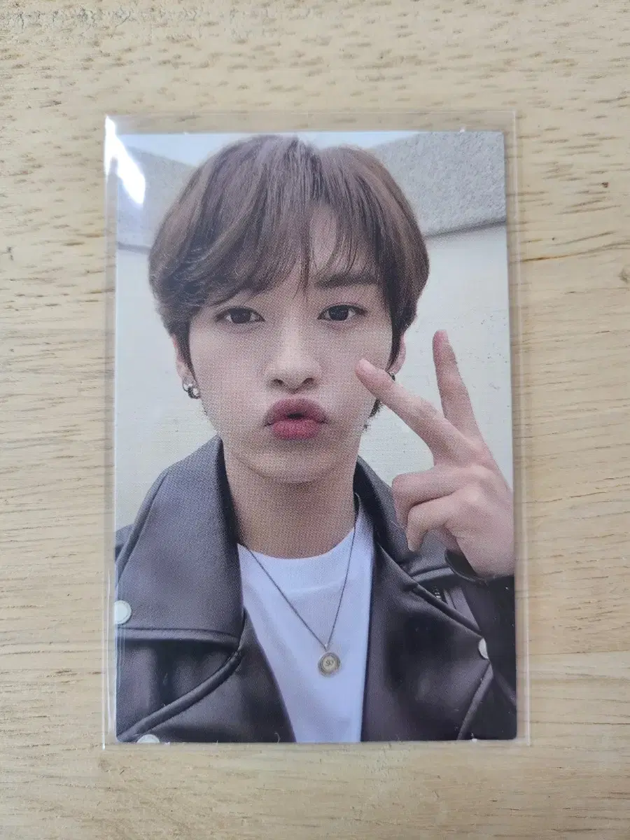 lee know struggle selca photocard double sided photocard