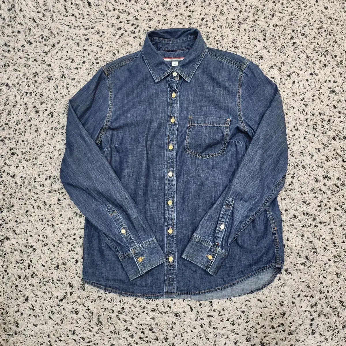 [M] Tommy Hilfiger Women's Denim Shirt (202)