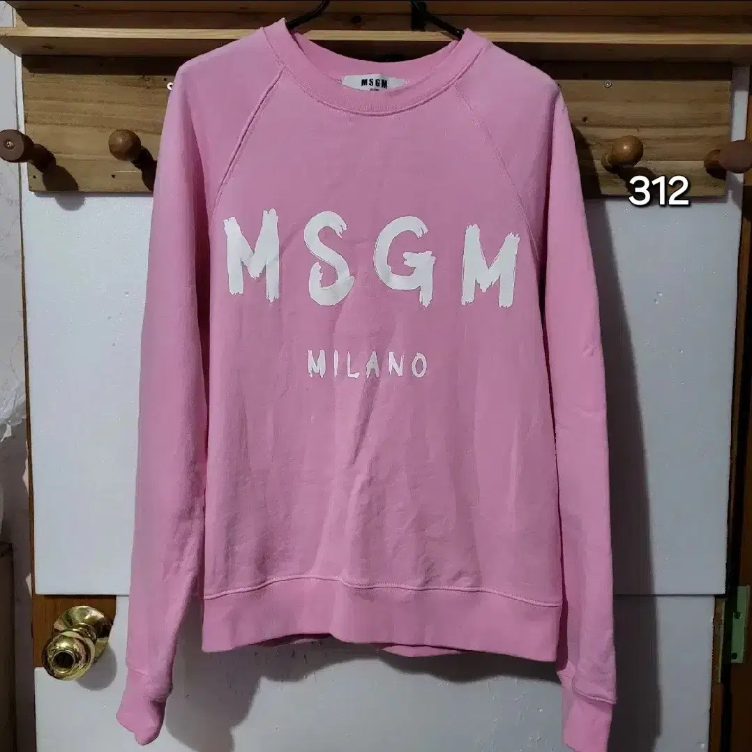 312 ) 정품 MSGM 맨투맨 m 딸기 긴팔 남여공용