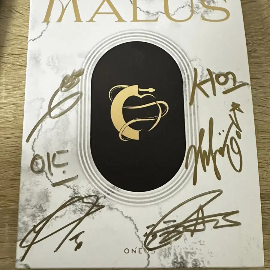 원어스 ONEUS MALUS 무기명 사인앨범