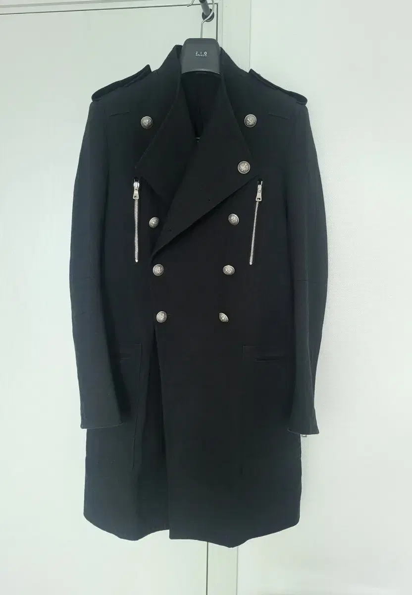 Stargazer kim suhyun Balmain Zipped Epaulettes Black Long Coat in Black