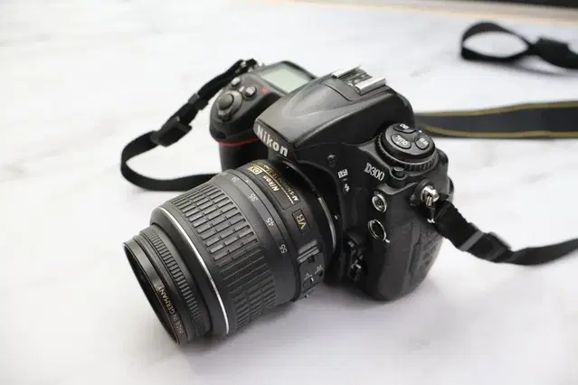 니콘 중급기 dslr 카메라 D300 과 18-55 렌즈 세트