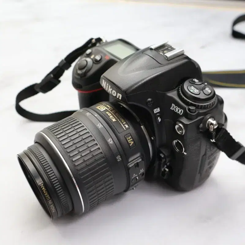 니콘 중급기 dslr 카메라 D300 과 18-55 렌즈 세트