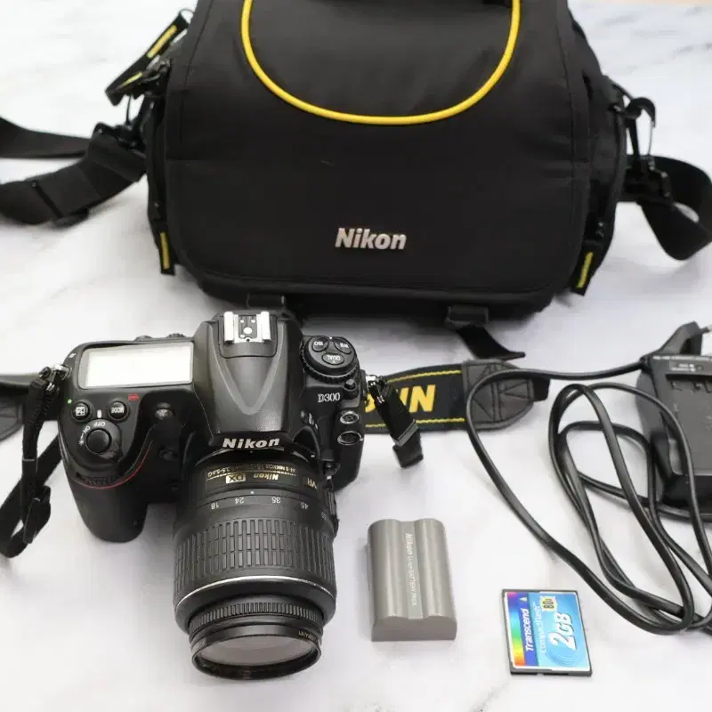 니콘 중급기 dslr 카메라 D300 과 18-55 렌즈 세트