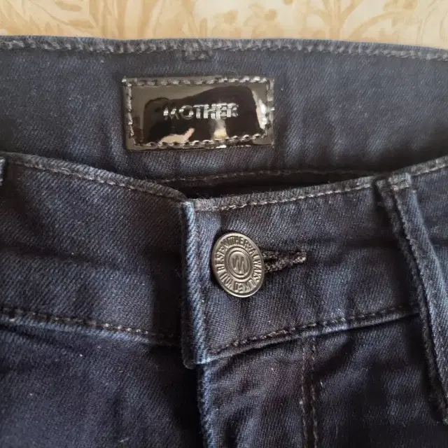 MOTHER 다크블루 크롭 JEAN