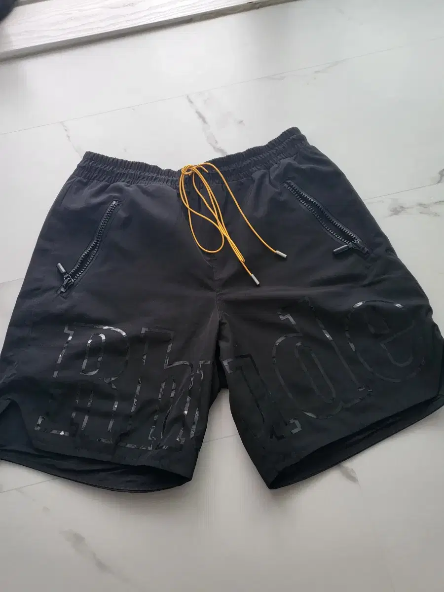 Men's shorts (size L)