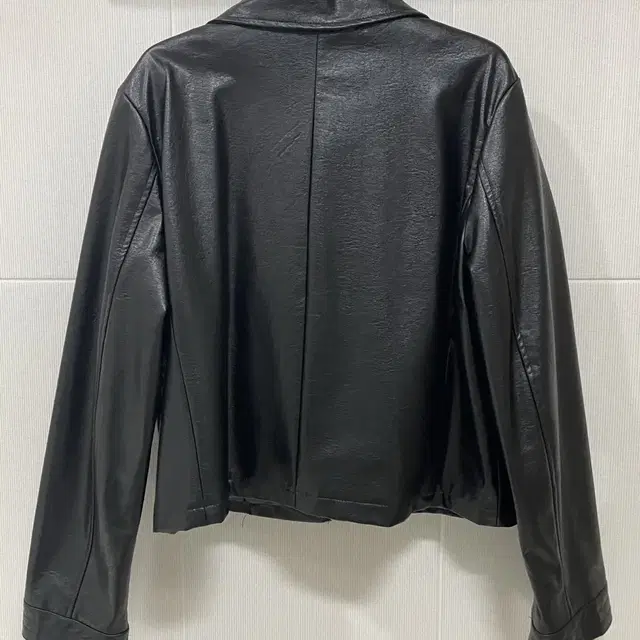 시야쥬 Fake Leather Crop JK