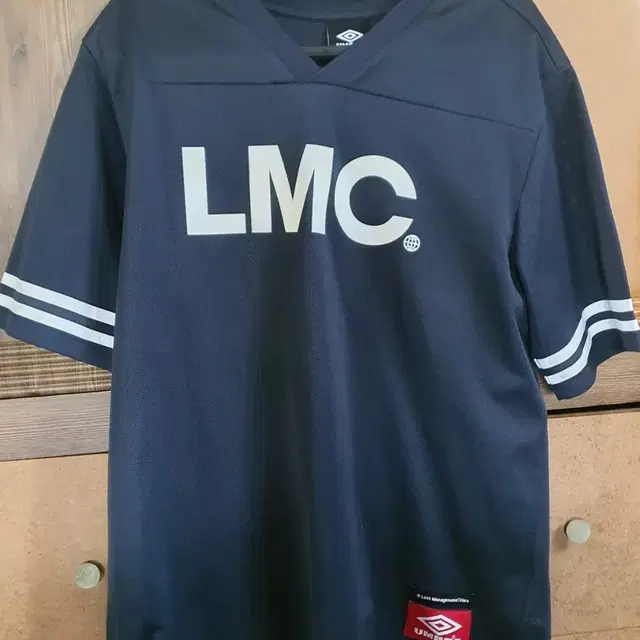 LMC x 엄브로 콜라보 반팔 m사이즈