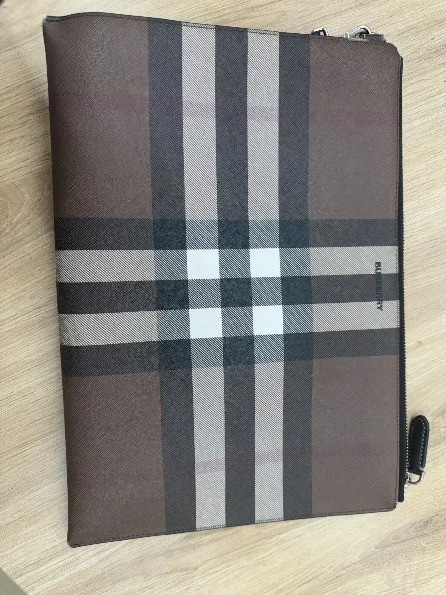 Burberry clutch GM size