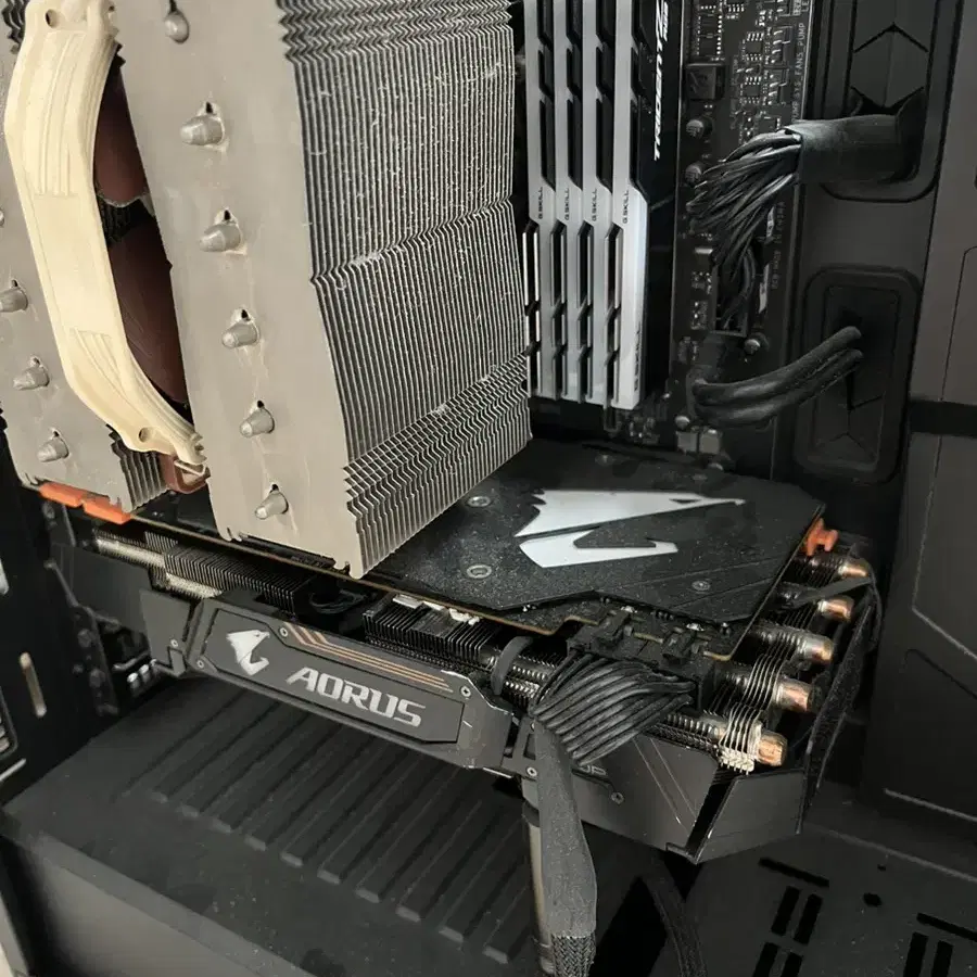 9700k 1080ti aorus pc 팝니다