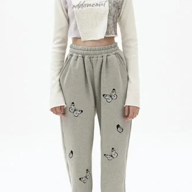 오드원아웃 - Butterfly needlework sweatpants