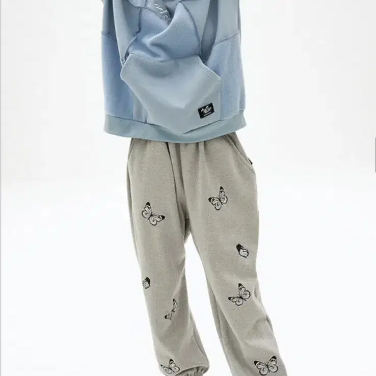 오드원아웃 - Butterfly needlework sweatpants