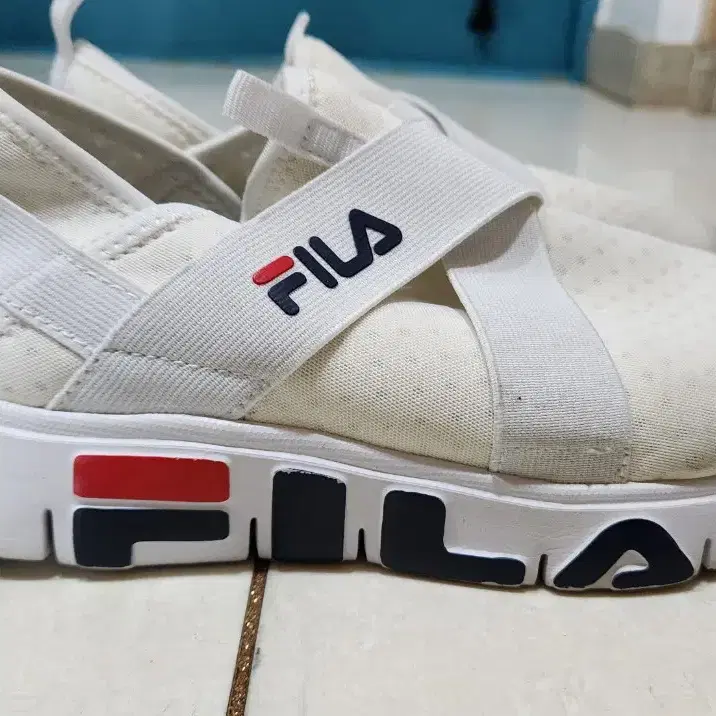 FILA 휠라 운동화 230