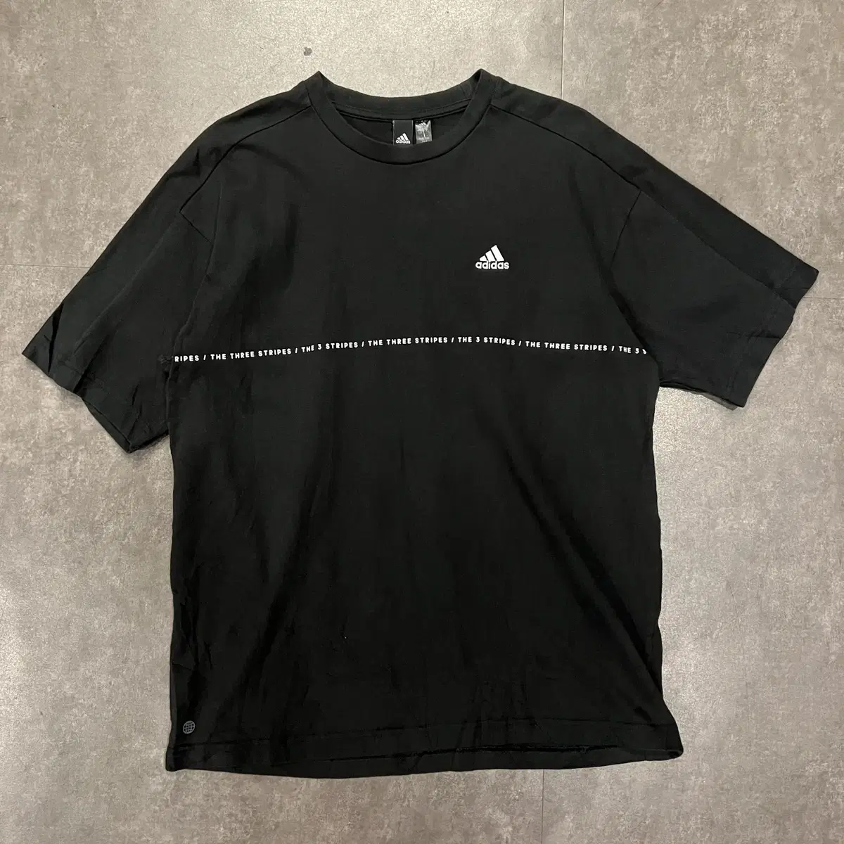 (END) ADIDAS 아디다스 체스트 로고 word S/S 반팔 티셔츠