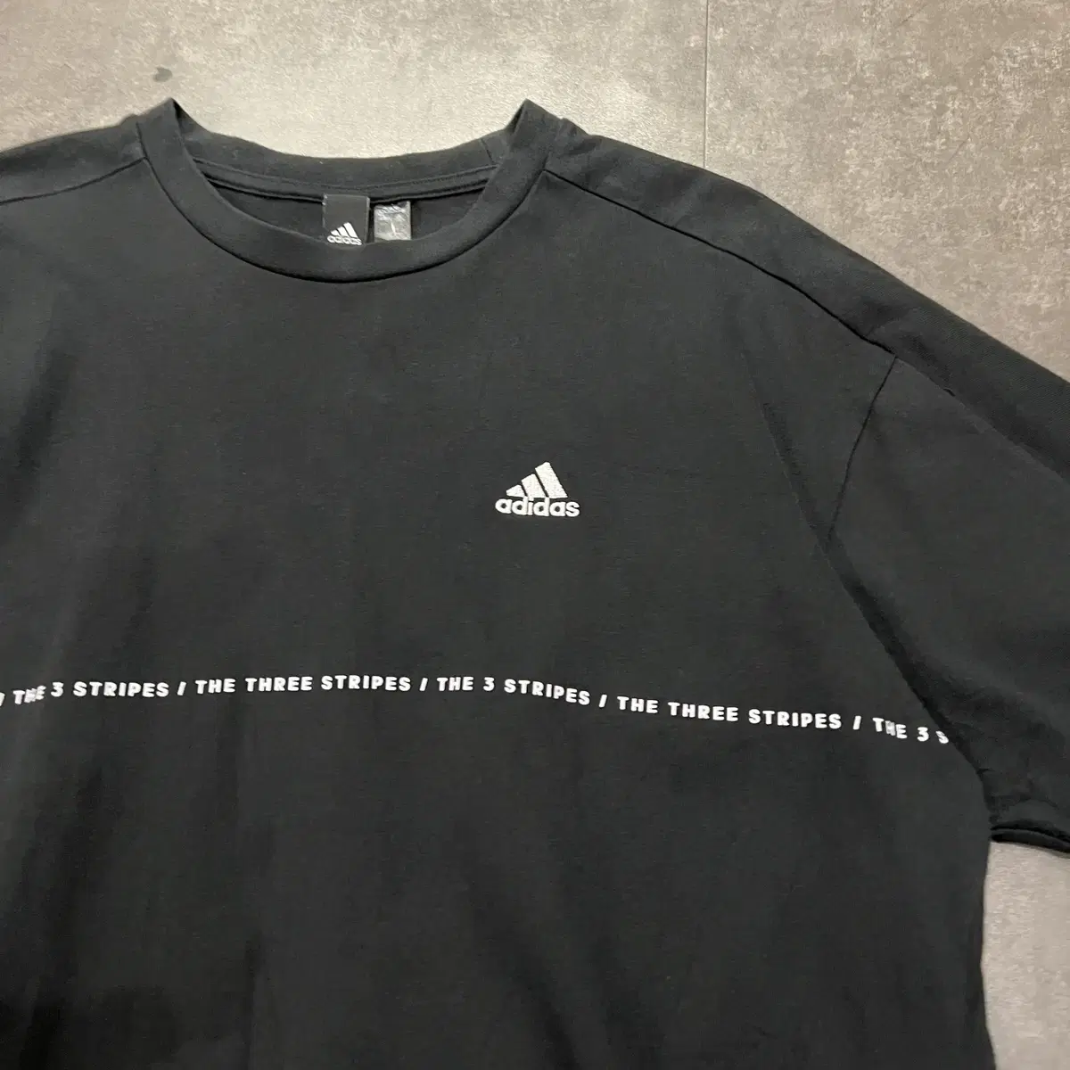 (END) ADIDAS 아디다스 체스트 로고 word S/S 반팔 티셔츠