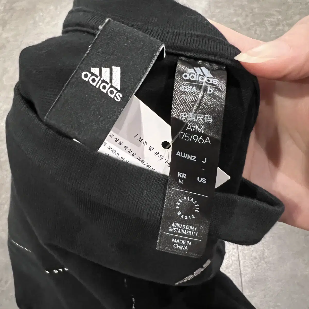 (END) ADIDAS 아디다스 체스트 로고 word S/S 반팔 티셔츠