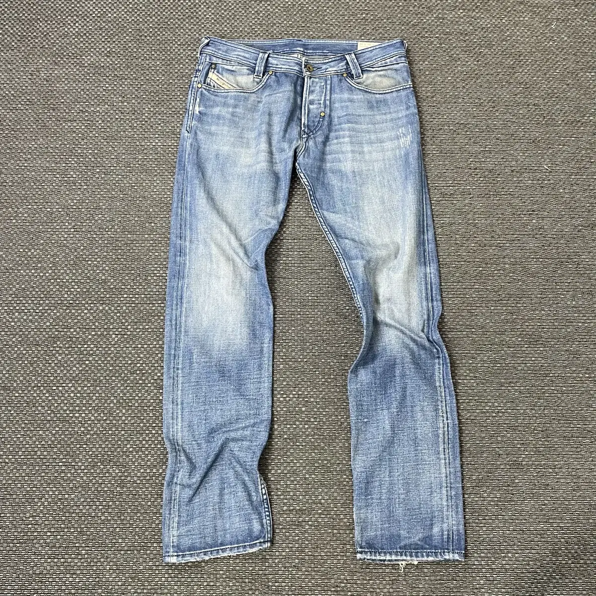 (31) Diesel Button Fly Wash Zippered Pocket Denim Pants