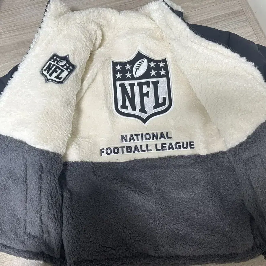 NFL F214UDW265  리버시블 후리스 팝니다.