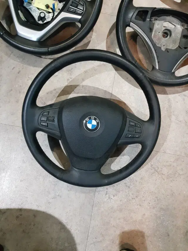 bmw f30 순정 중고 핸들 (에어백)