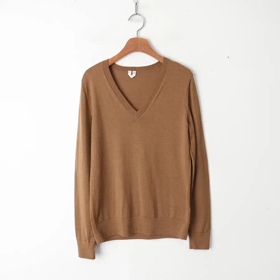 55/Arquette V-Neck Merino Knit