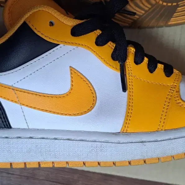 조던 1 로우 택시 270 Jordan 1 Low Taxi