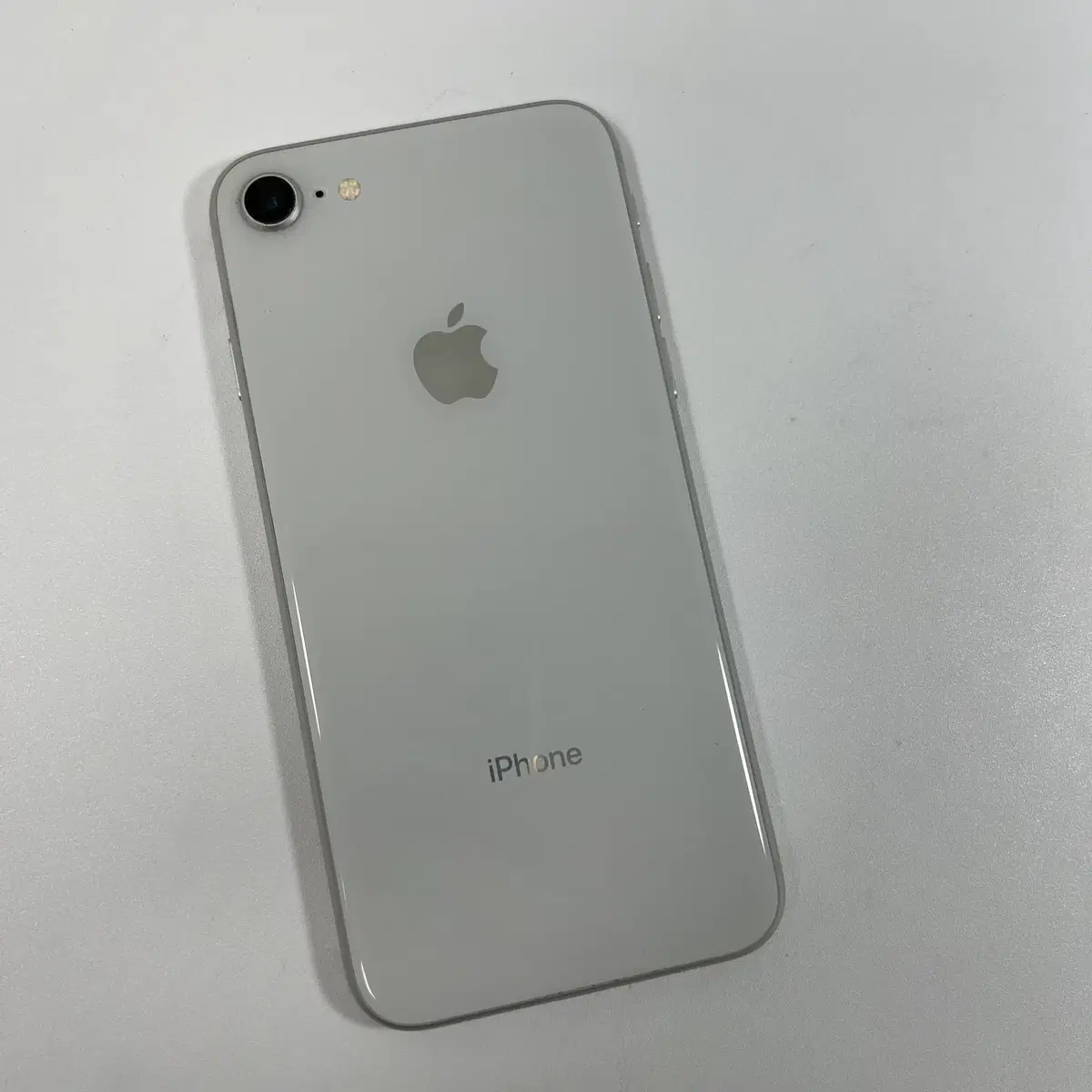 174,000 won) iPhone 8 Silver 64GB Appearance: Clean Battery: 92%