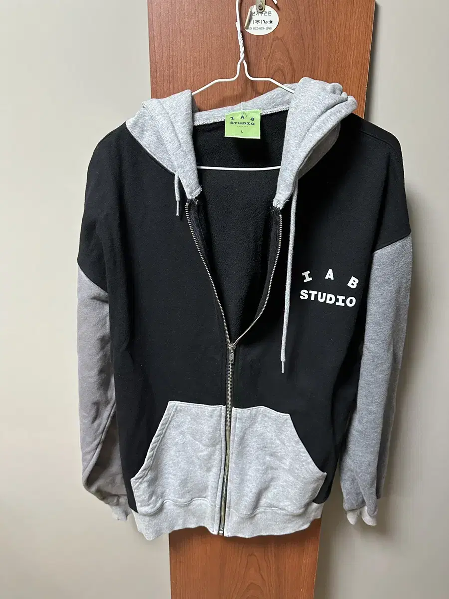 iAppStudio Needles Hoodie Zip Up L