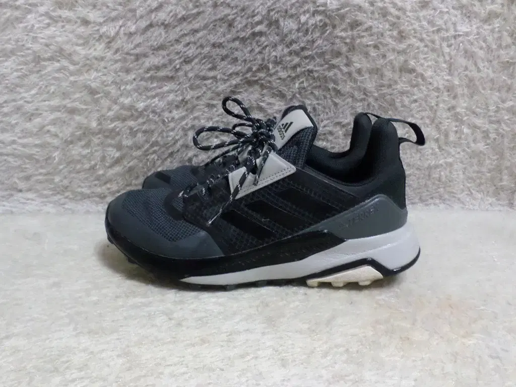 FLUROUGUE 260 Adidas TERREX TRAILMAKER Trekking shoes Sneakers Used shoes