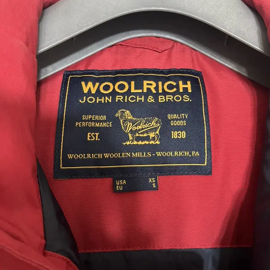 울리치 woolrich 숏패딩 레드 s 46