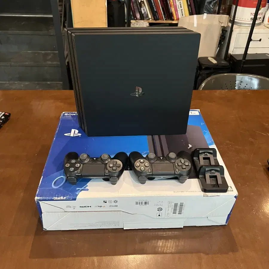 PS4 PRO 1TB 제트블랙, 듀얼쇼크 2개, 듀얼 충전기