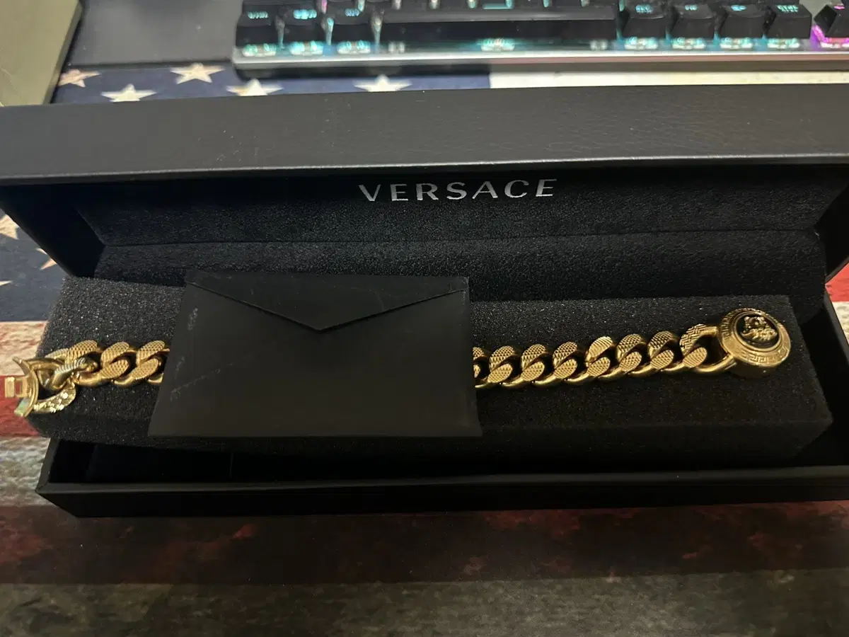 Versace 베르사체 팔찌 팝니다