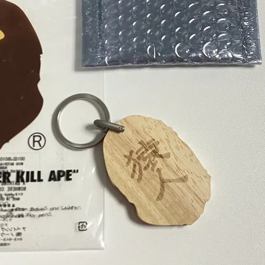 BAPE 베이프 우드 나무 키링 APE HEAD WOOD KEYCHAIN