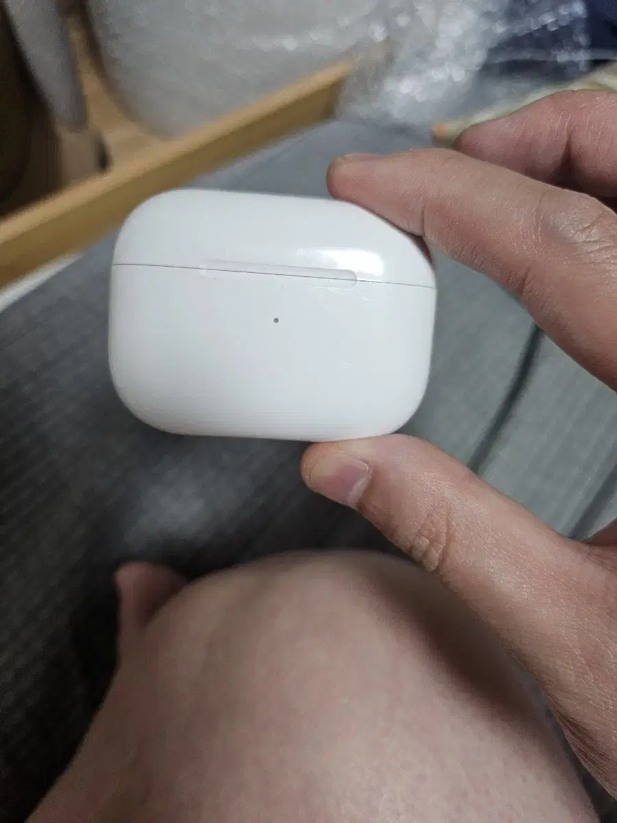 (bullet shipping)Airpods Pro 2 main unit lightning palm in good condition