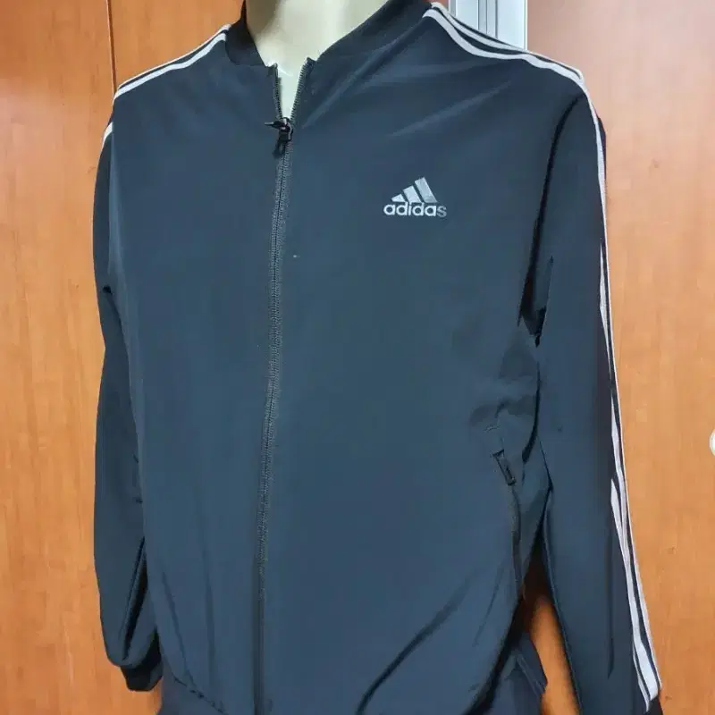 ADIDAS아디다스여성트레이닝점퍼 상의M약90정도