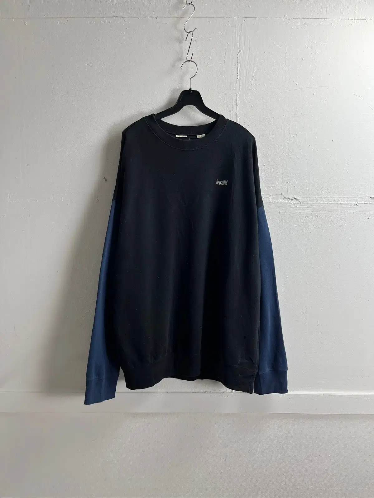 Levi's Colorblock Sweatshirt